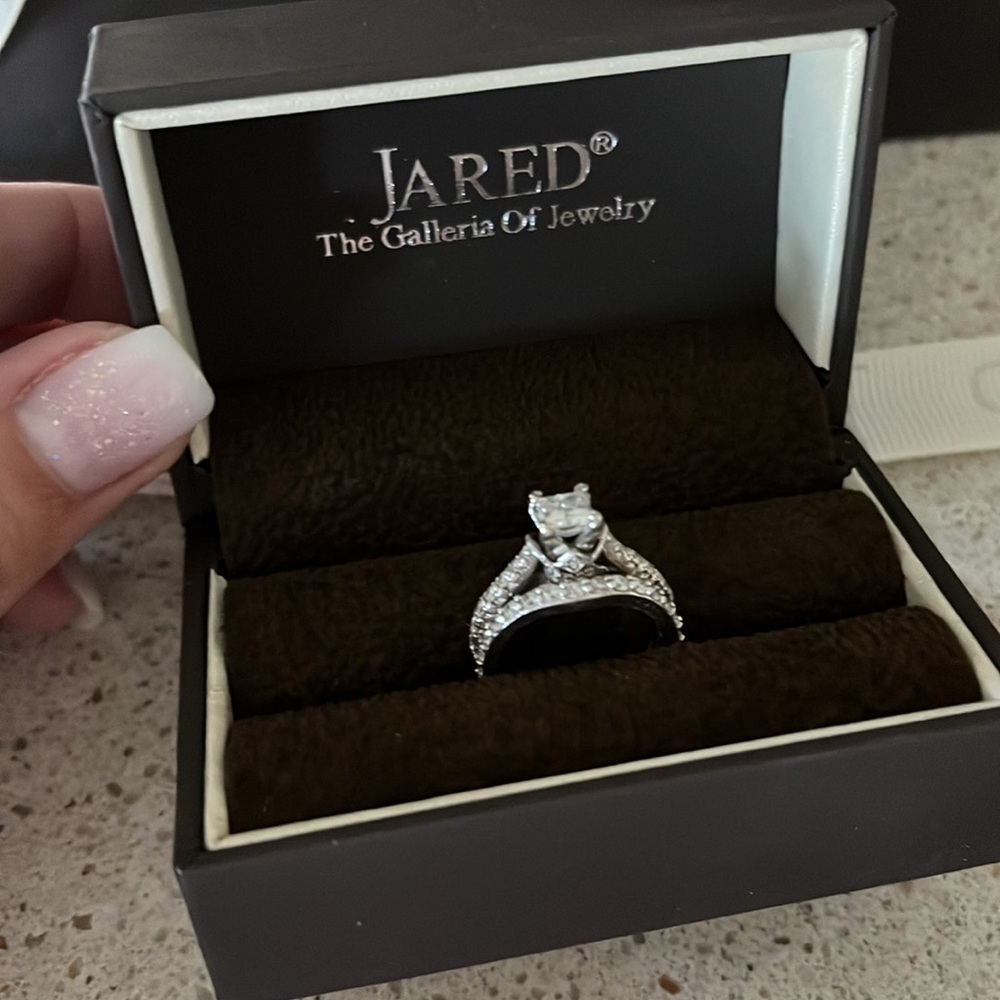 Jared engagement ring and matching band 💍 - Picture 3 of 9